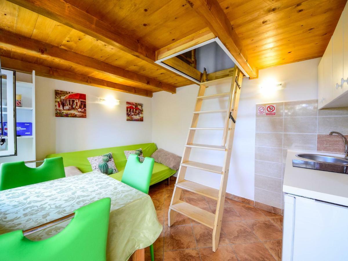 Karolina By Interhome Opric